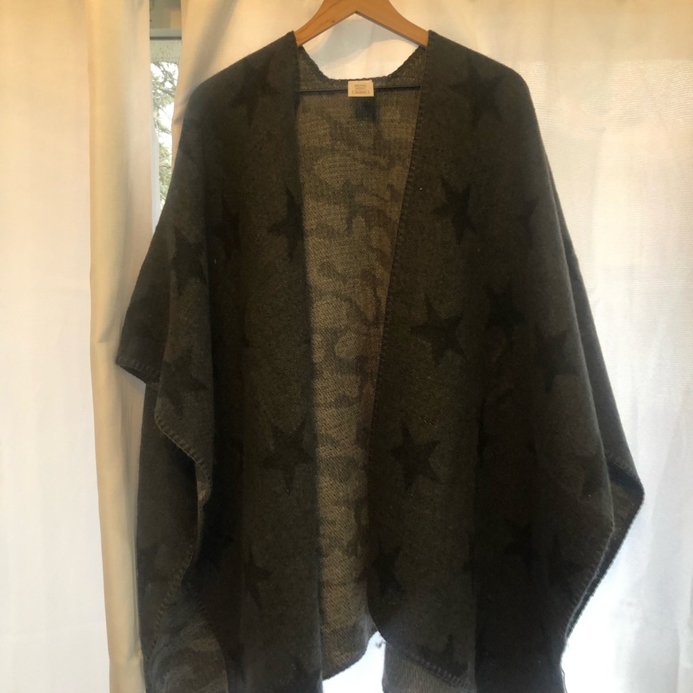 Star designed shawl